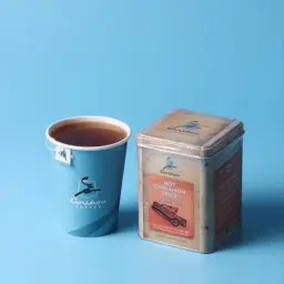علبة شاي بالقرفة الساخنة
